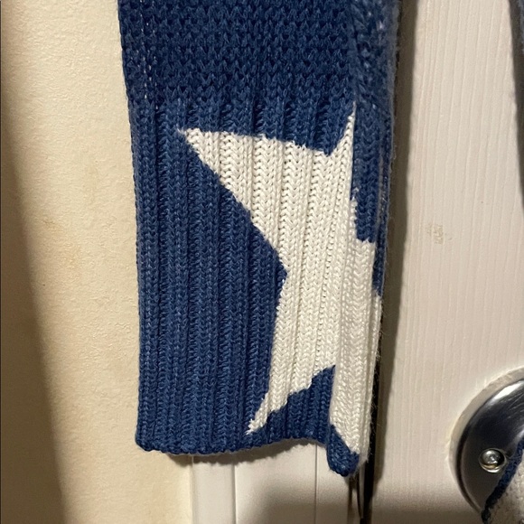 Elan Blue and White Star V-Neck HiLo Sweater - Picture 5 of 8